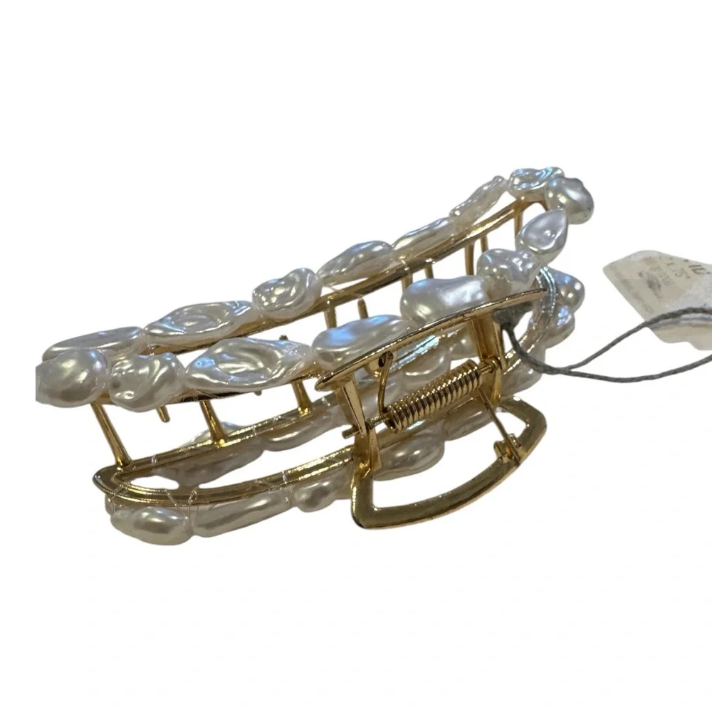 Elegant Pearl and Gold Hair Clip